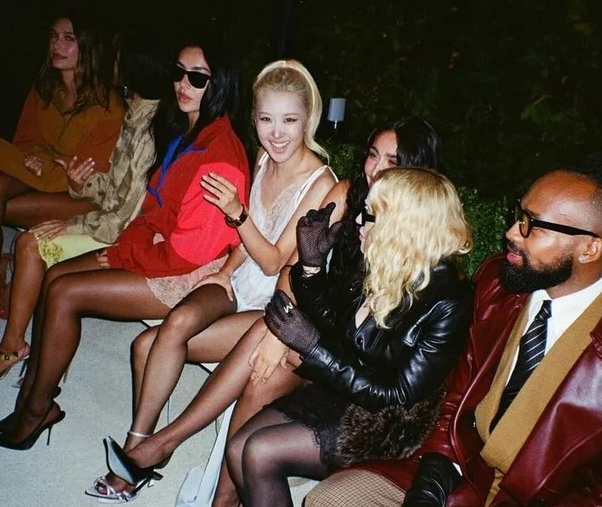 “Wait… Rosé Was Dead Center? Madonna Just Blew Up the Whole ‘Racism Controversy’ Scene”